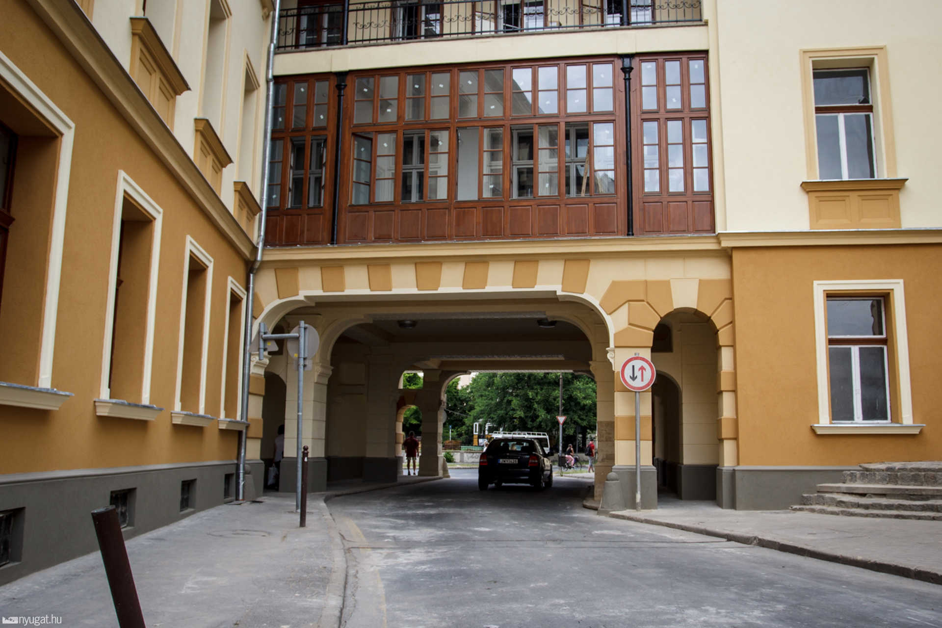 Megnyitották a forgalom előtt az átjárót a Kormányhivatalnál