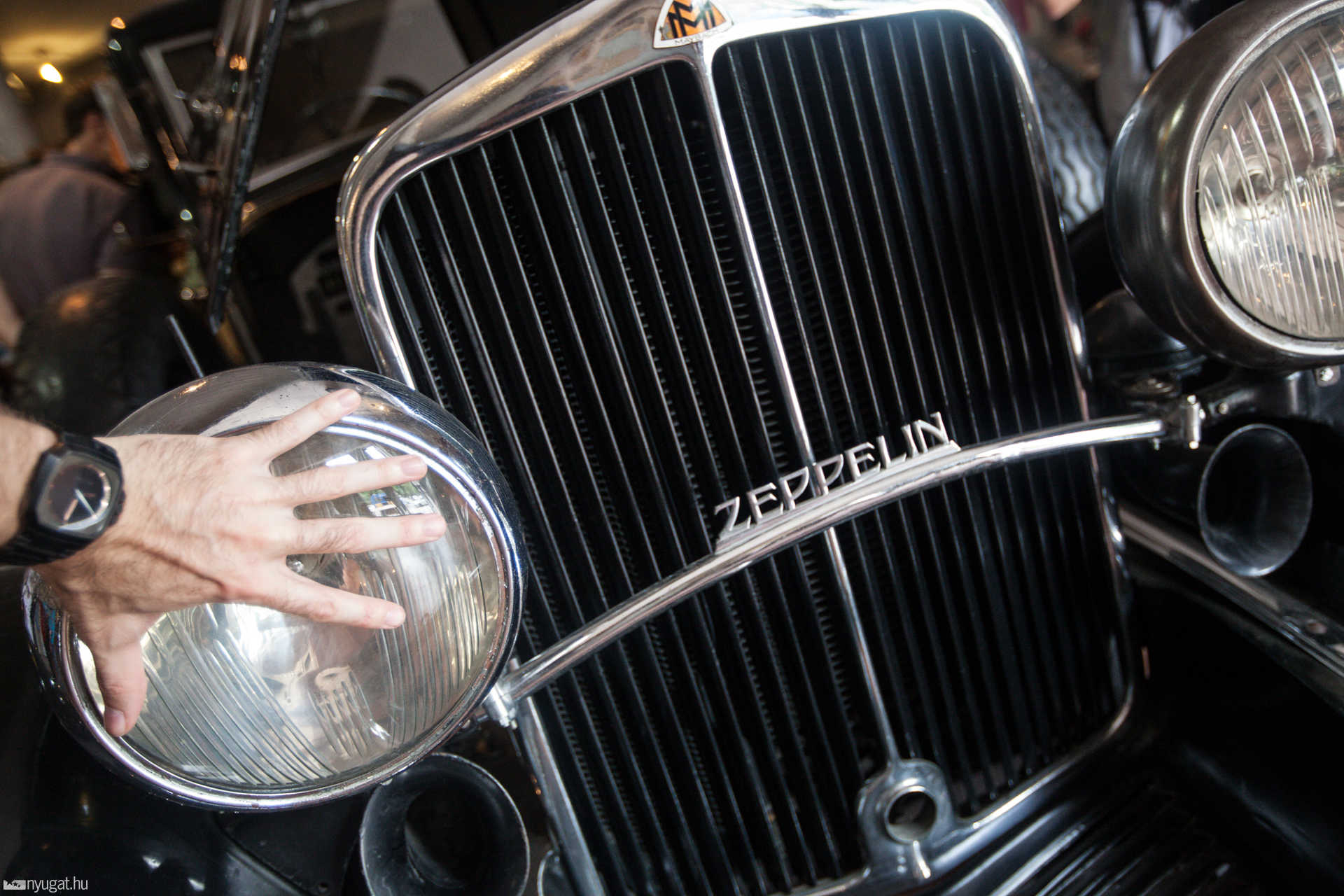 1934-es Maybach Zeppelin gurult be a Közlekedési Múzeumhoz