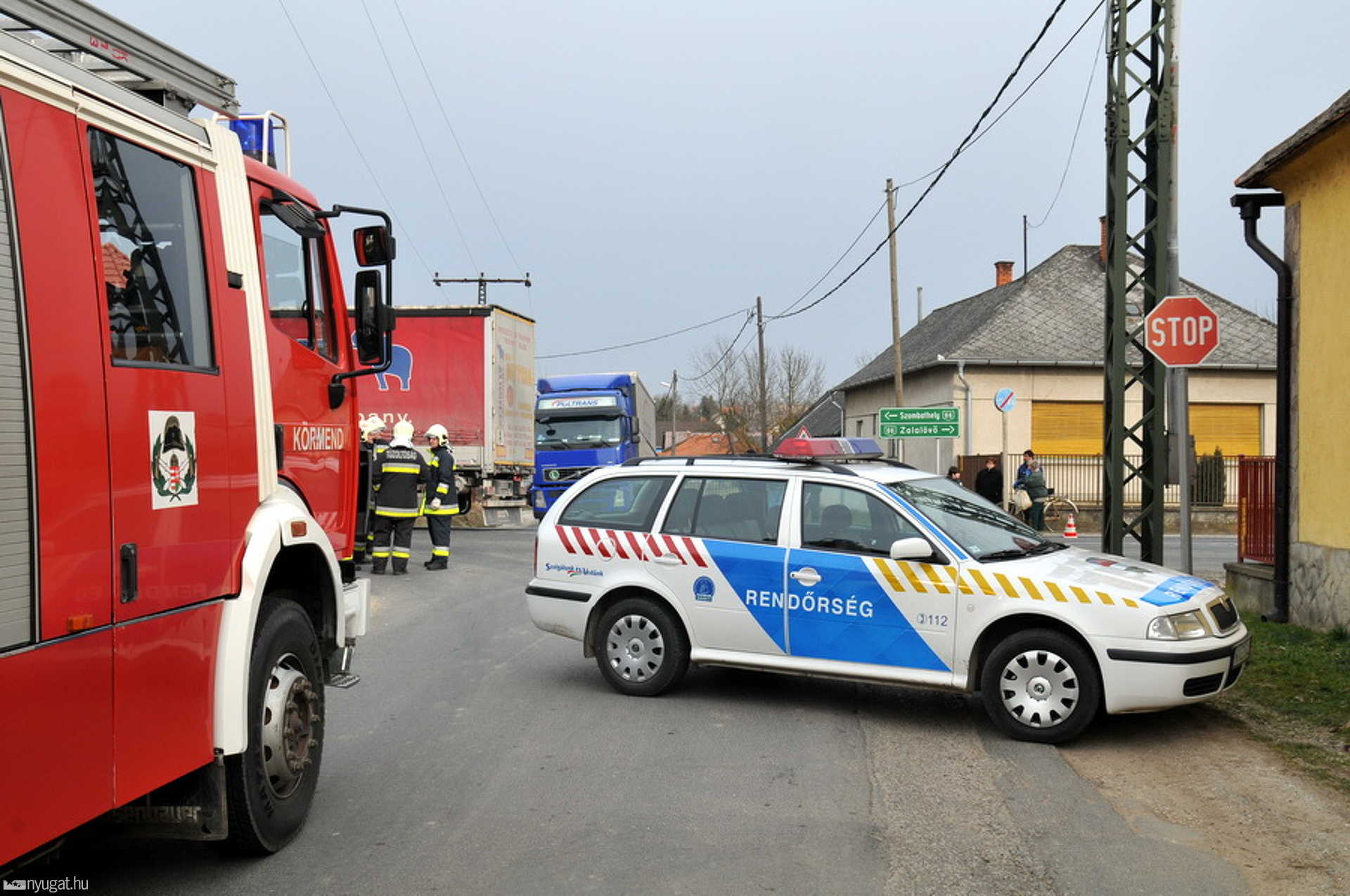 Nem vette észre a STOP táblát a sofőr