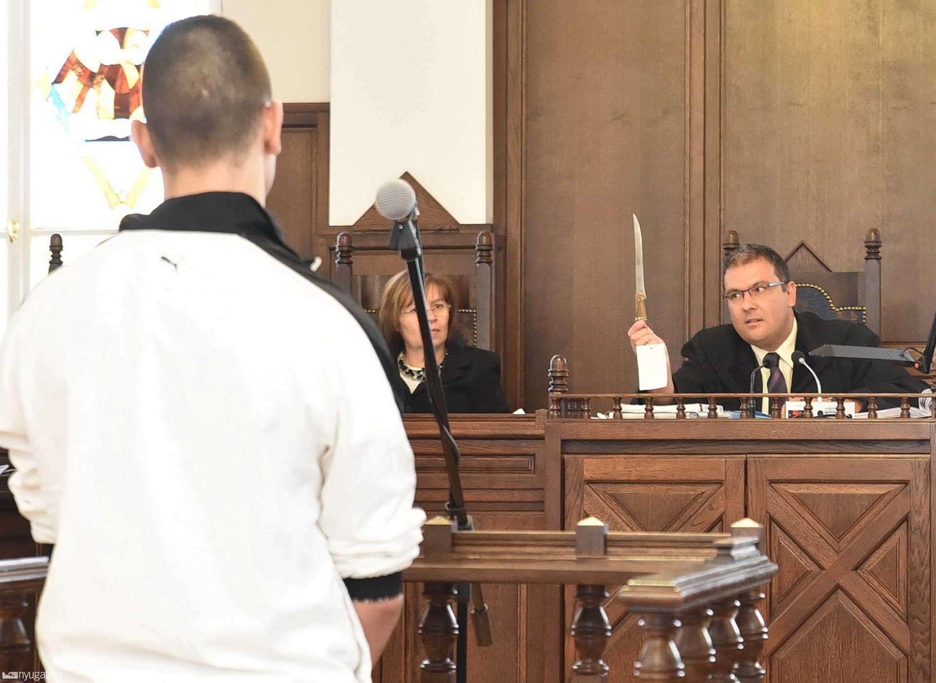 Postásautó kirabolóinak tárgyalása