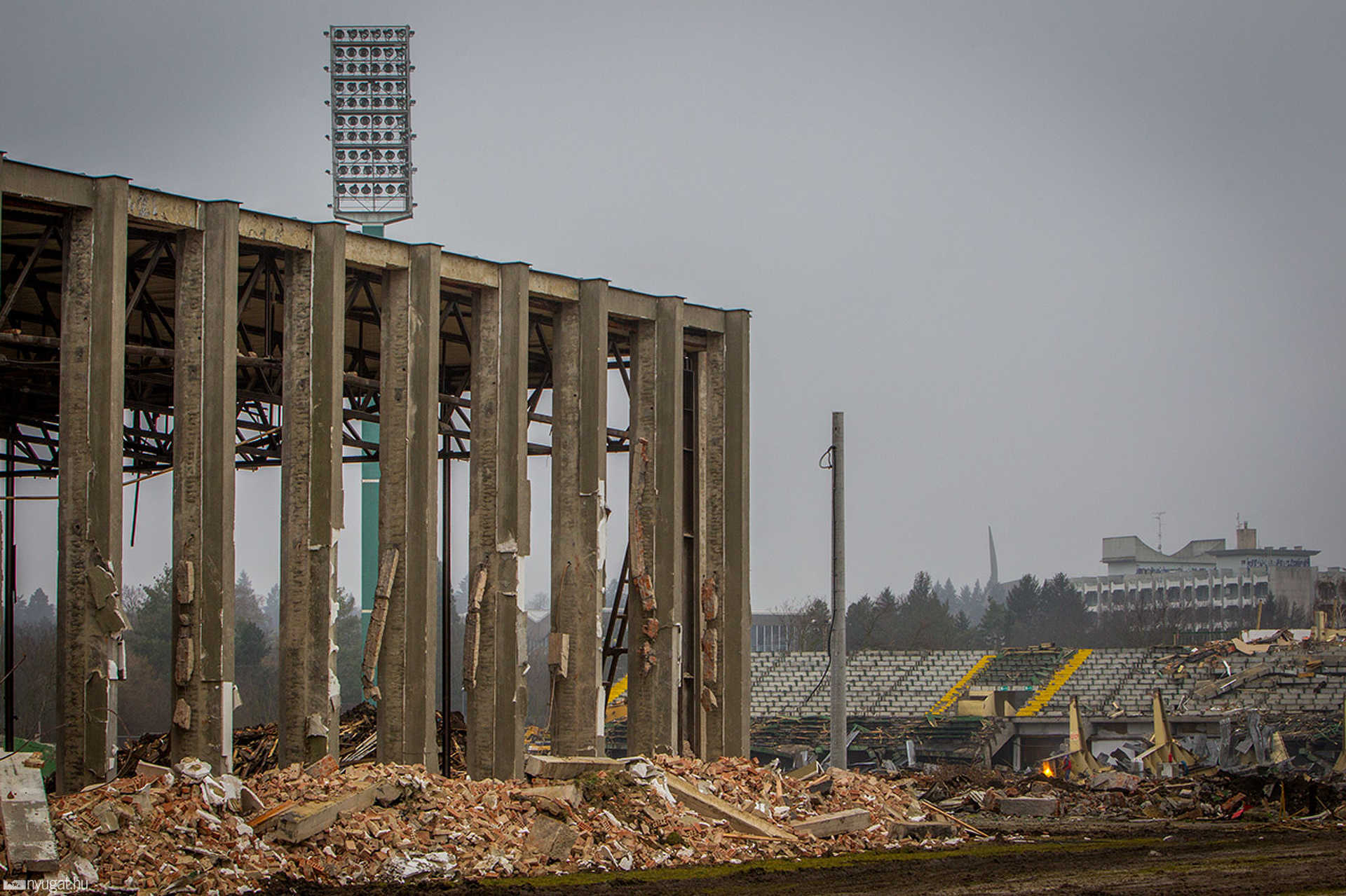 A Haladás-stadion bontása