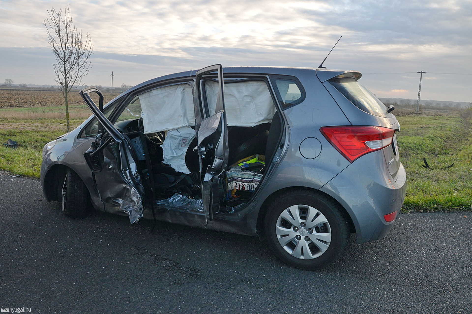 Teherautó elé hajtott a Hyundai Sárvár közelében