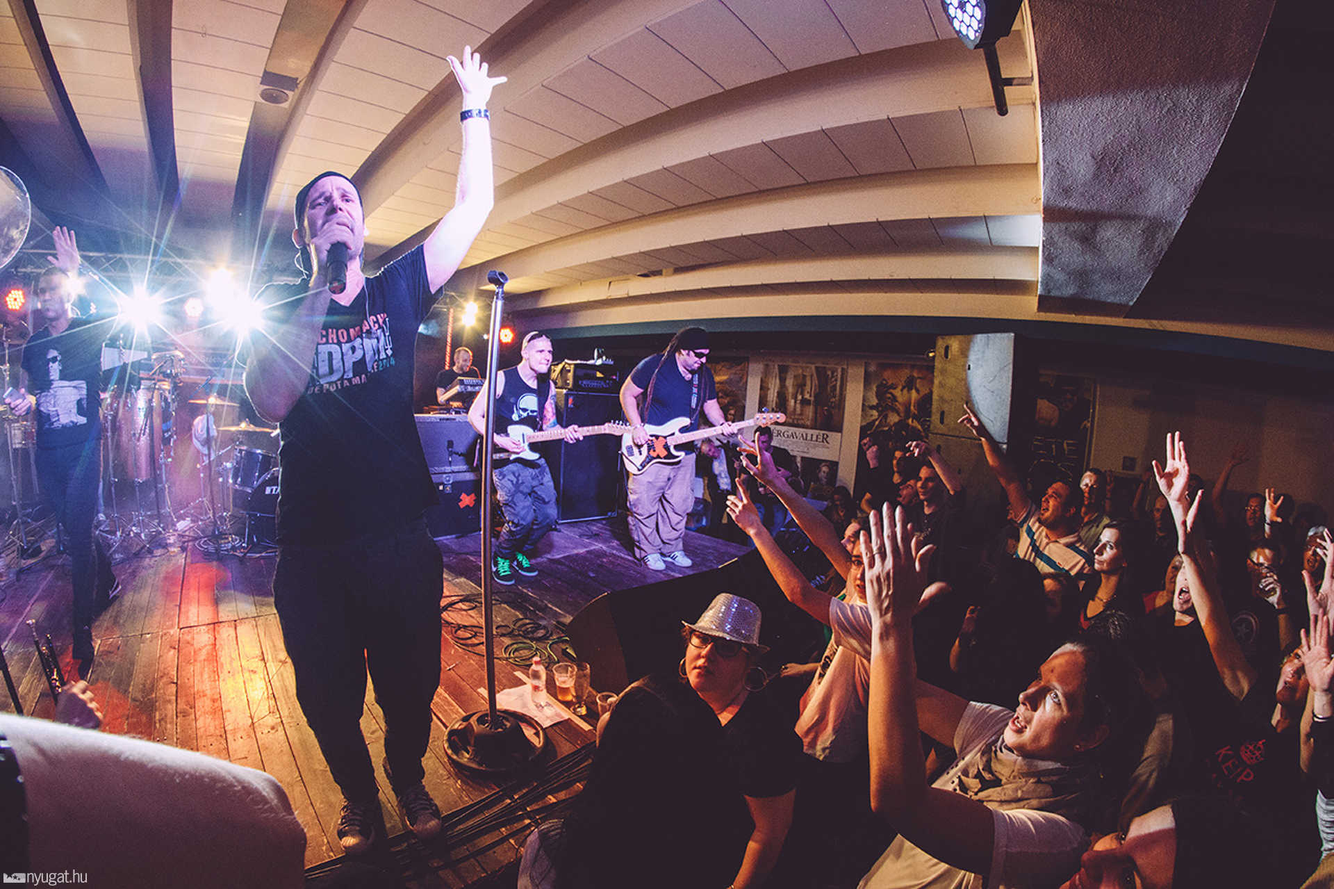 Ocho Macho koncert a Savaria Moziban