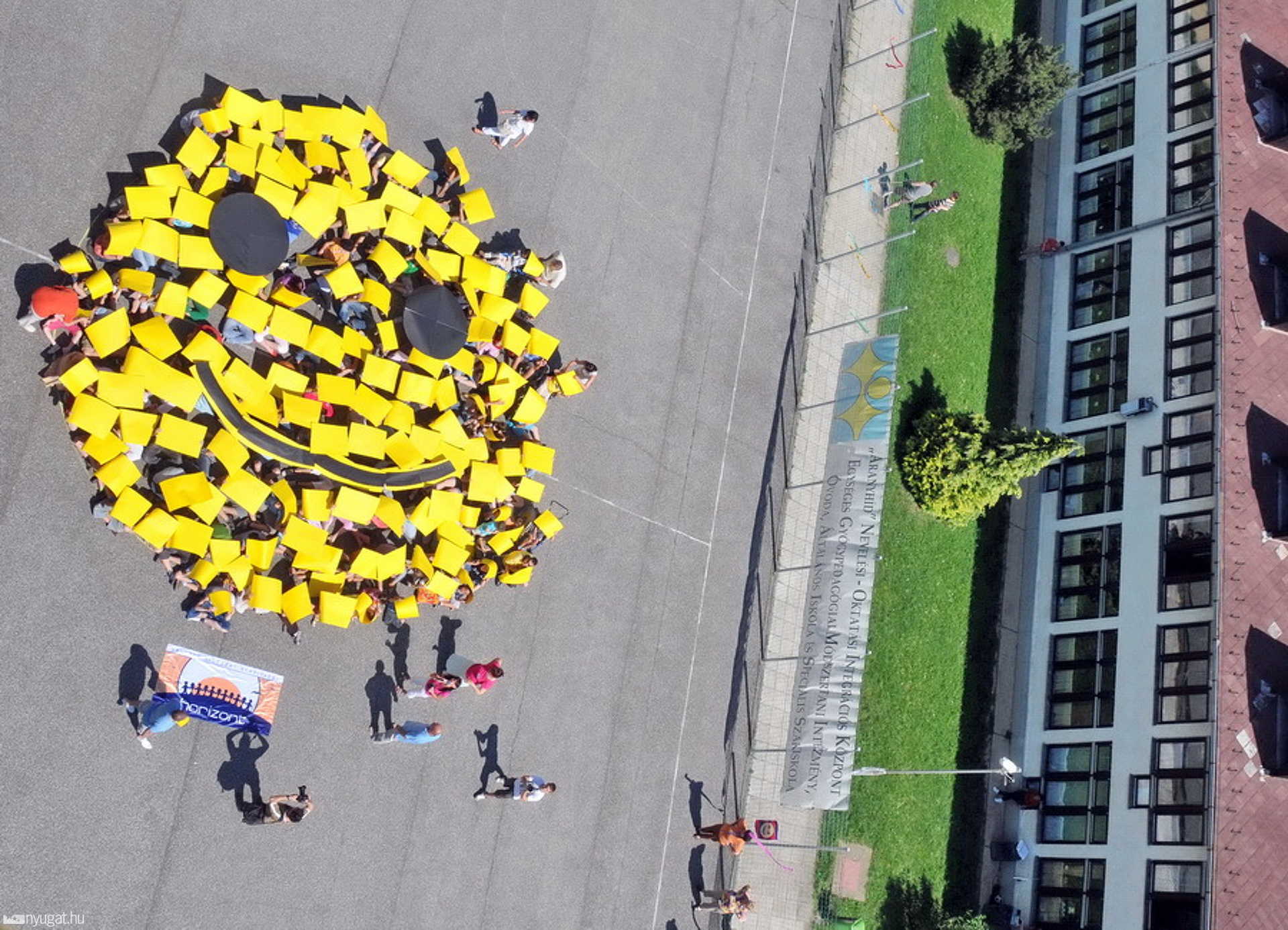 Mosolygó fejet küldtek az éterbe... Erről készülhetne egy Google Maps műholdkép