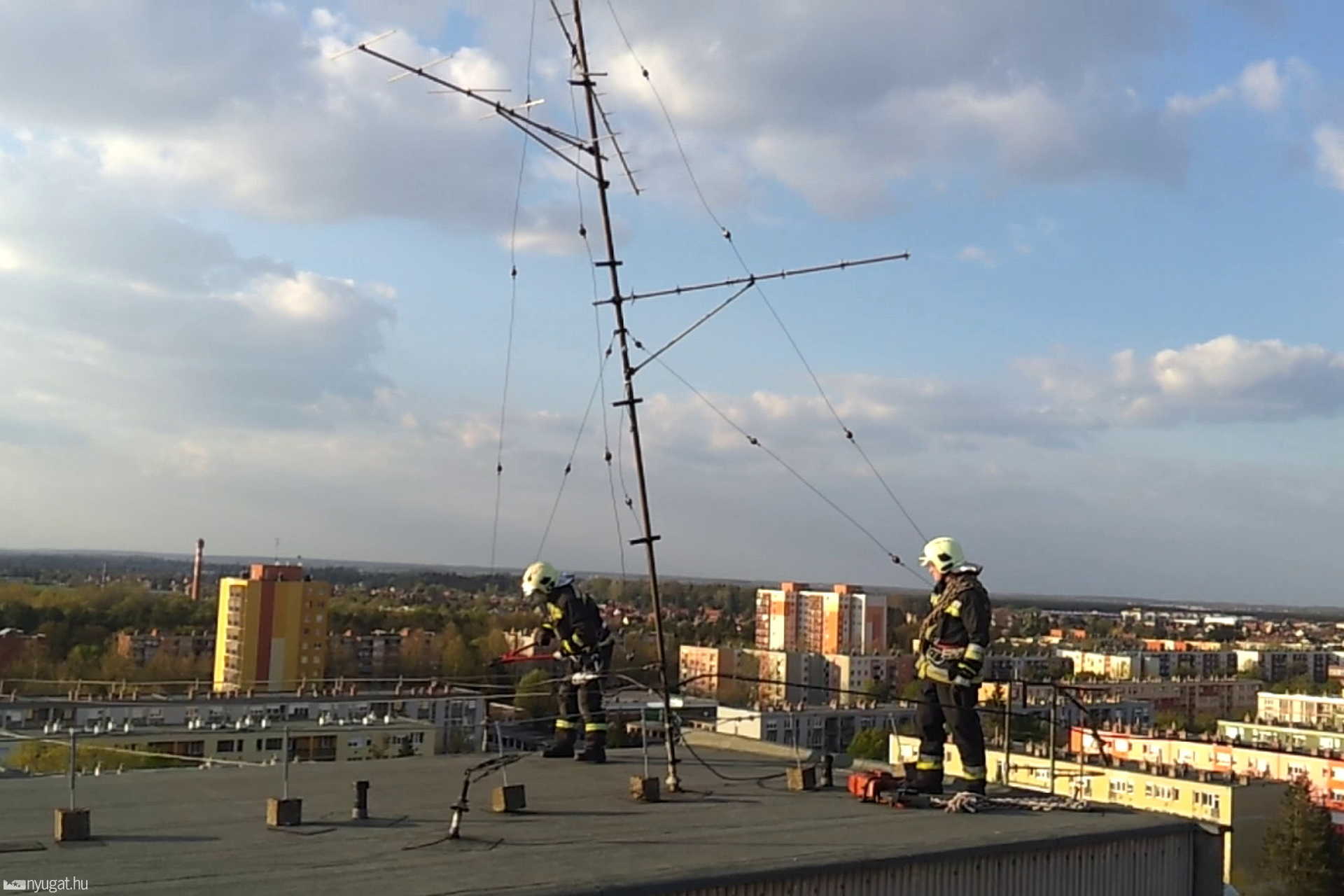 Antennát kellett eltávolítani a tűzoltóknak