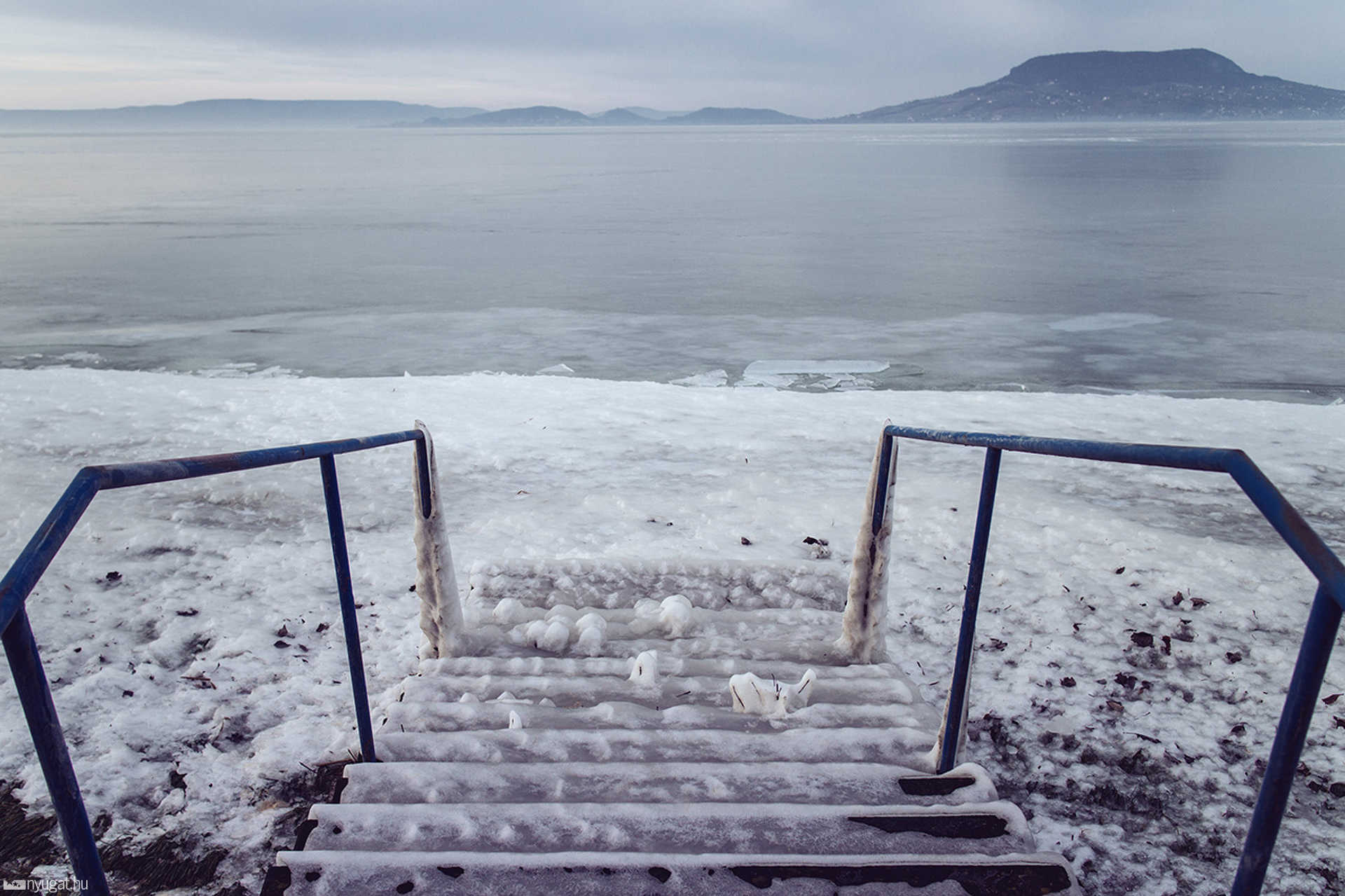 Befagyott Balaton Fonyódnál