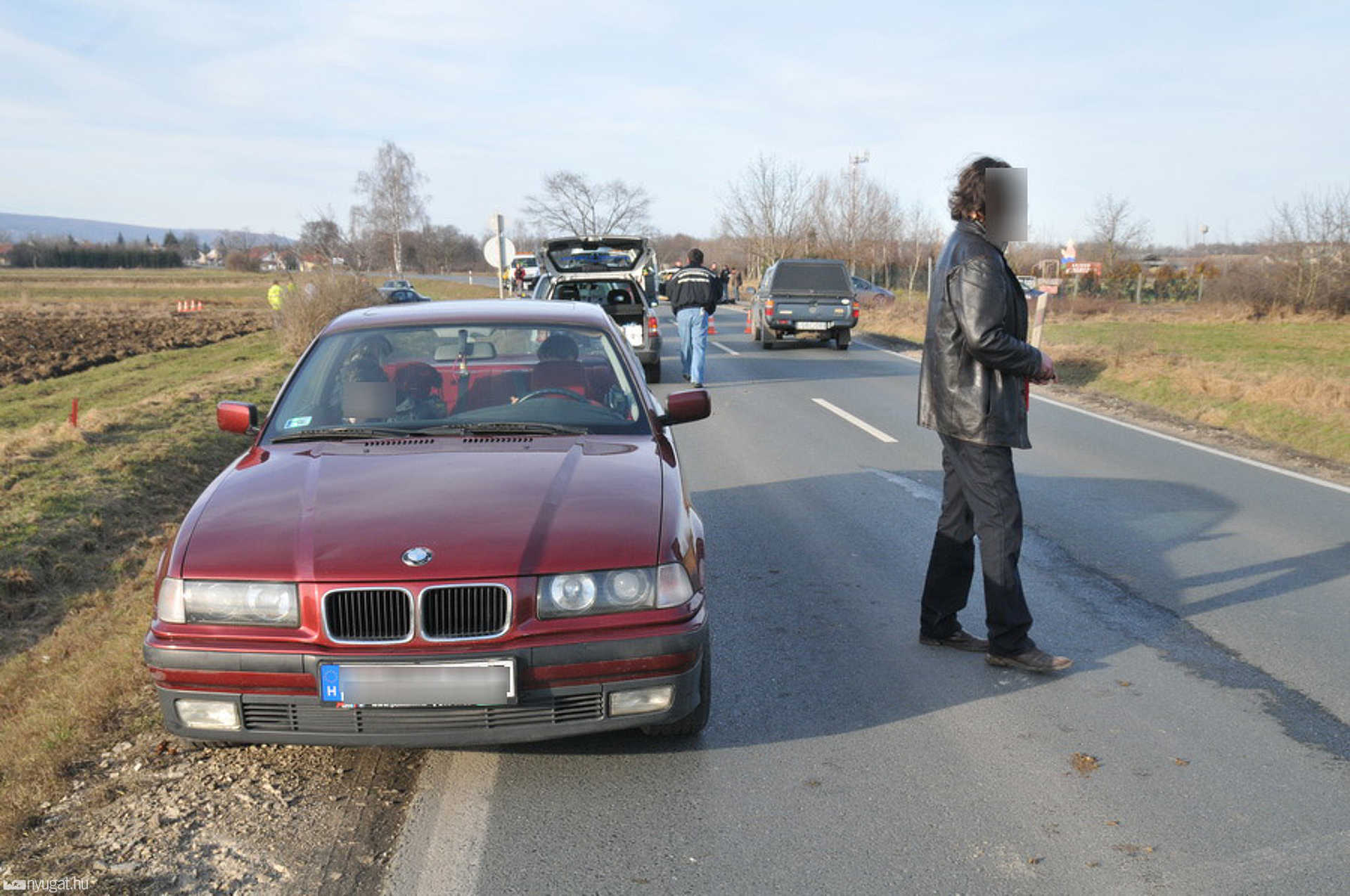 A BMW sofőrje gyors manőverrel előzte meg a karambolt