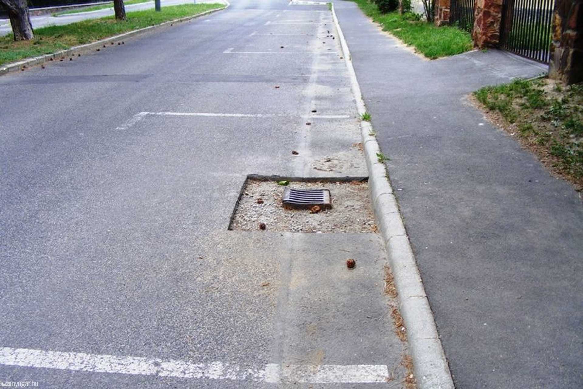 Veszélyes csatornalefolyó az Írottkő utcában