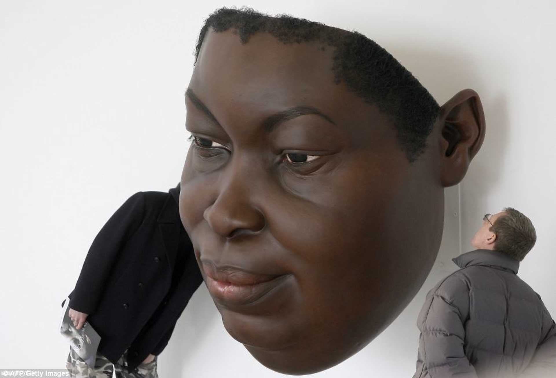 Ron Mueck hiperrealista szobrai