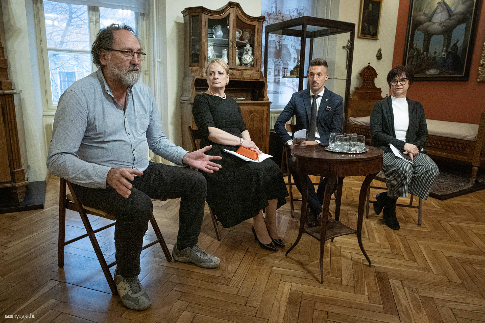 Víg Károly felhívta a figyelmet arra, hogy az emberek egyre kevesebbet olvasnak nyomtatott anyagot.