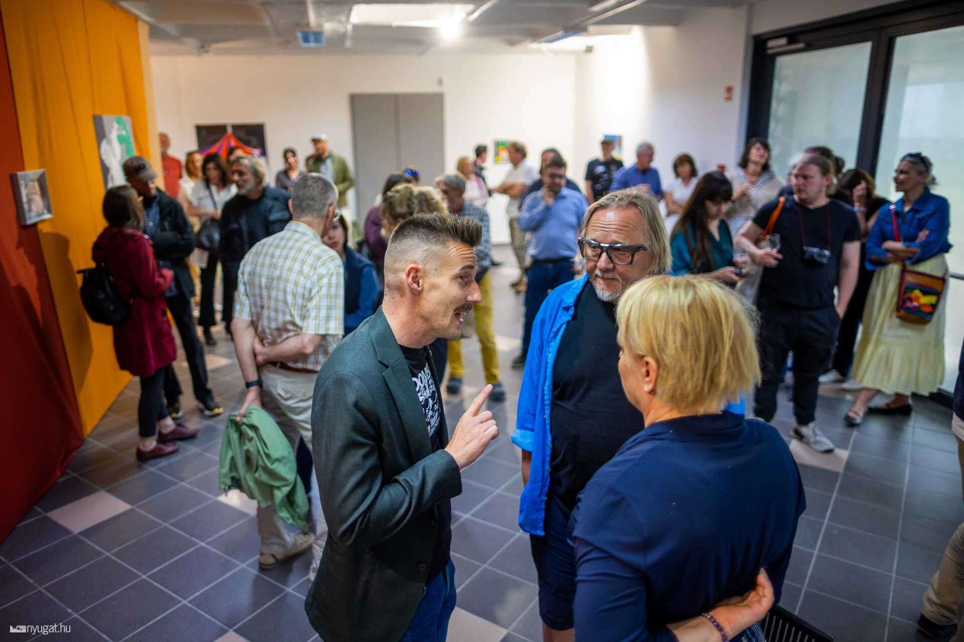 Szinyova Gergő: Manapság, érzések - Az Új Irokéz Galéria kiállításmegnyitó